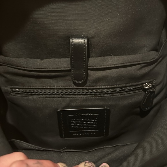 I’m trying to selling this bag because I don’t ever use it and I need some cash - Picture 8 of 9